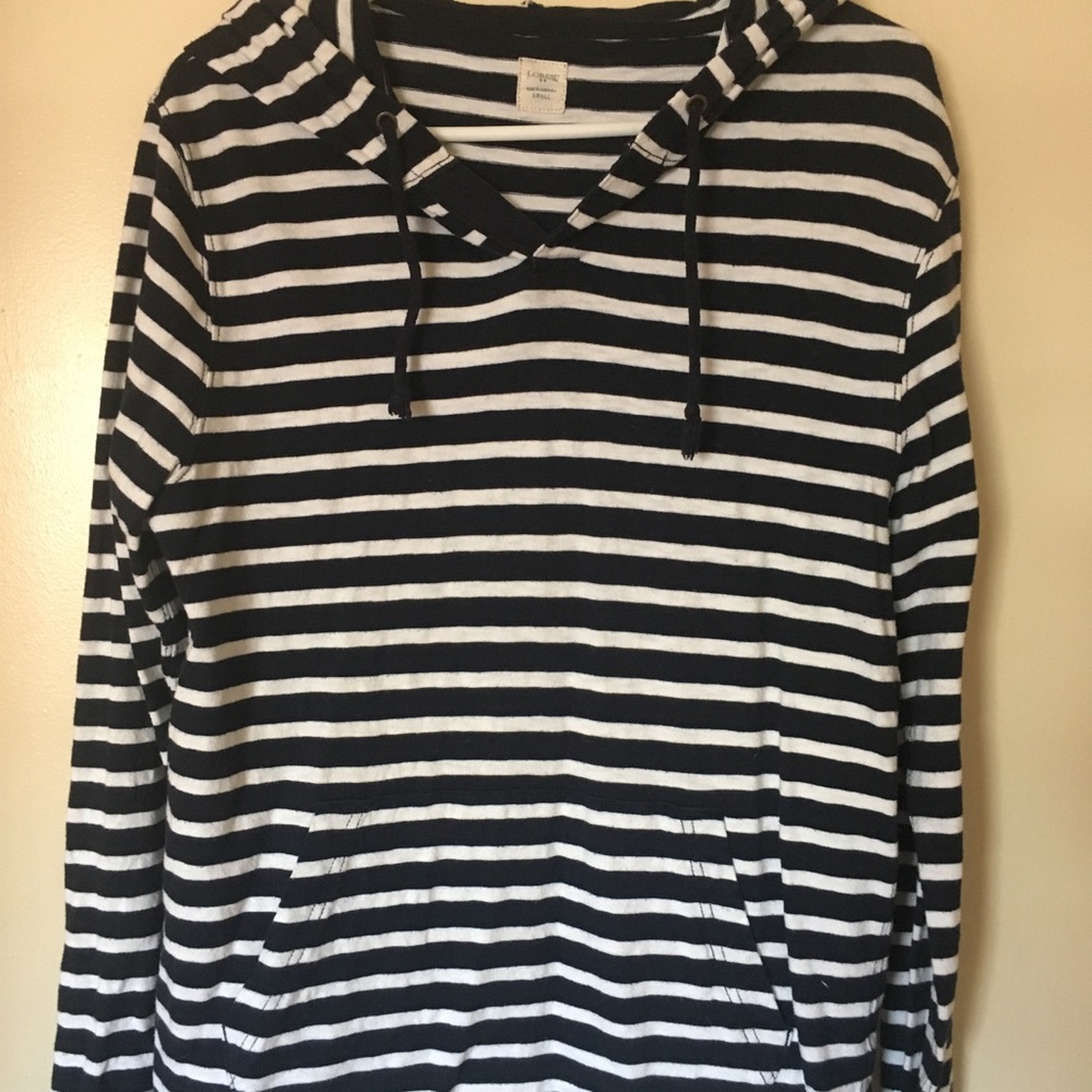 Hooded long sleeve pullover
